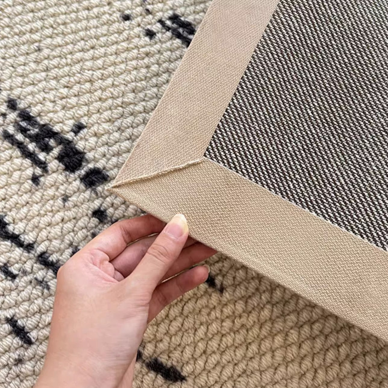 純天然羊毛を使用した機械織りのカーペット！長くご愛用できる高品質な一品（Swiss Cedar）
