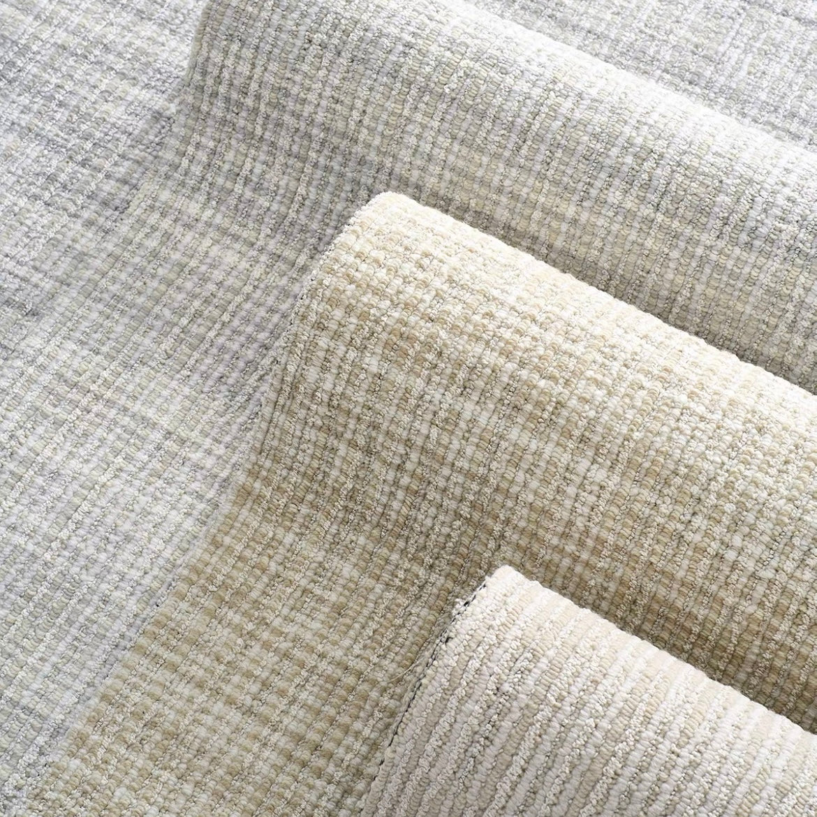 Machine-woven carpet made from pure natural wool! A high-quality product that you can use for a long time (Skin) 