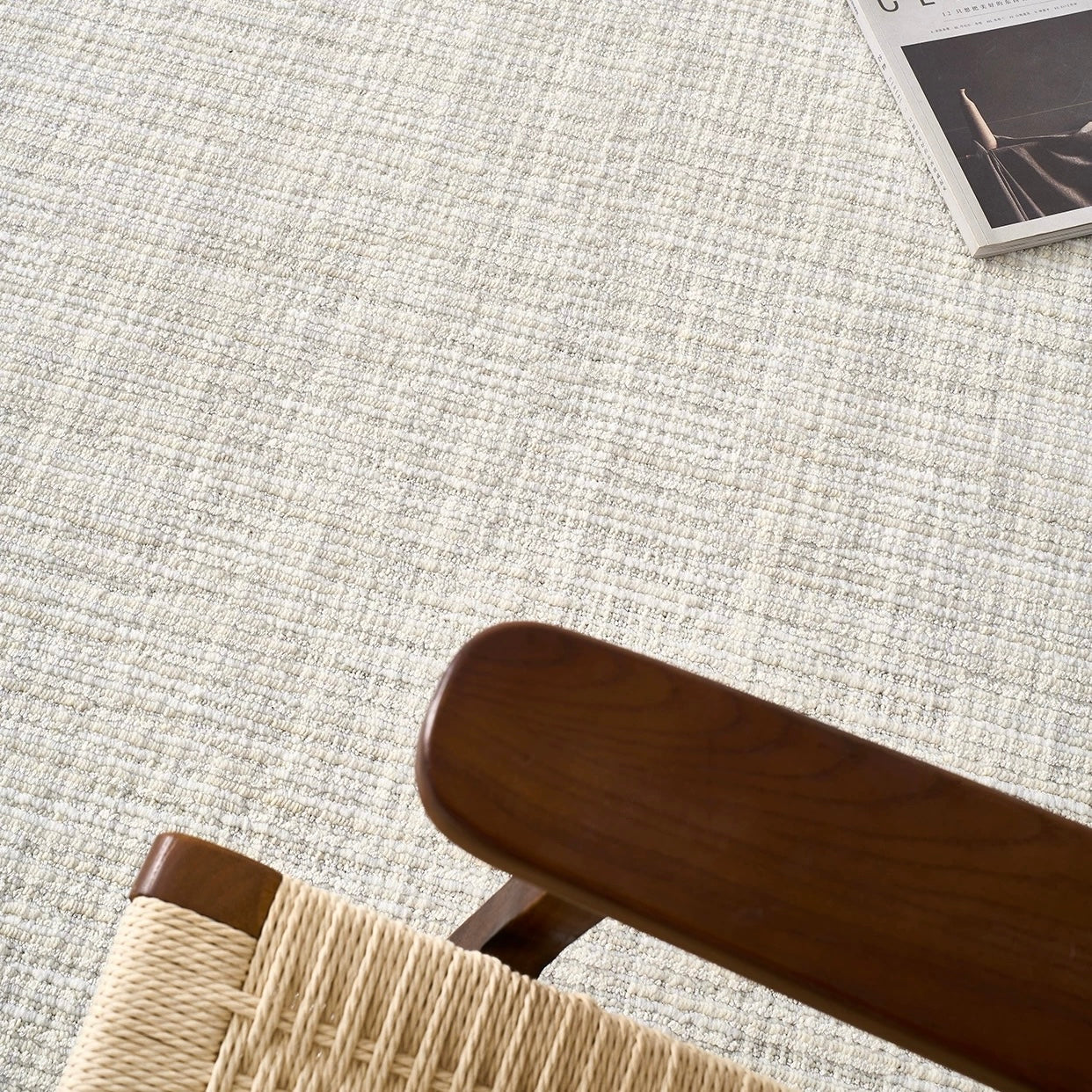 Machine-woven carpet made from pure natural wool! A high-quality product that you can use for a long time (Skin) 