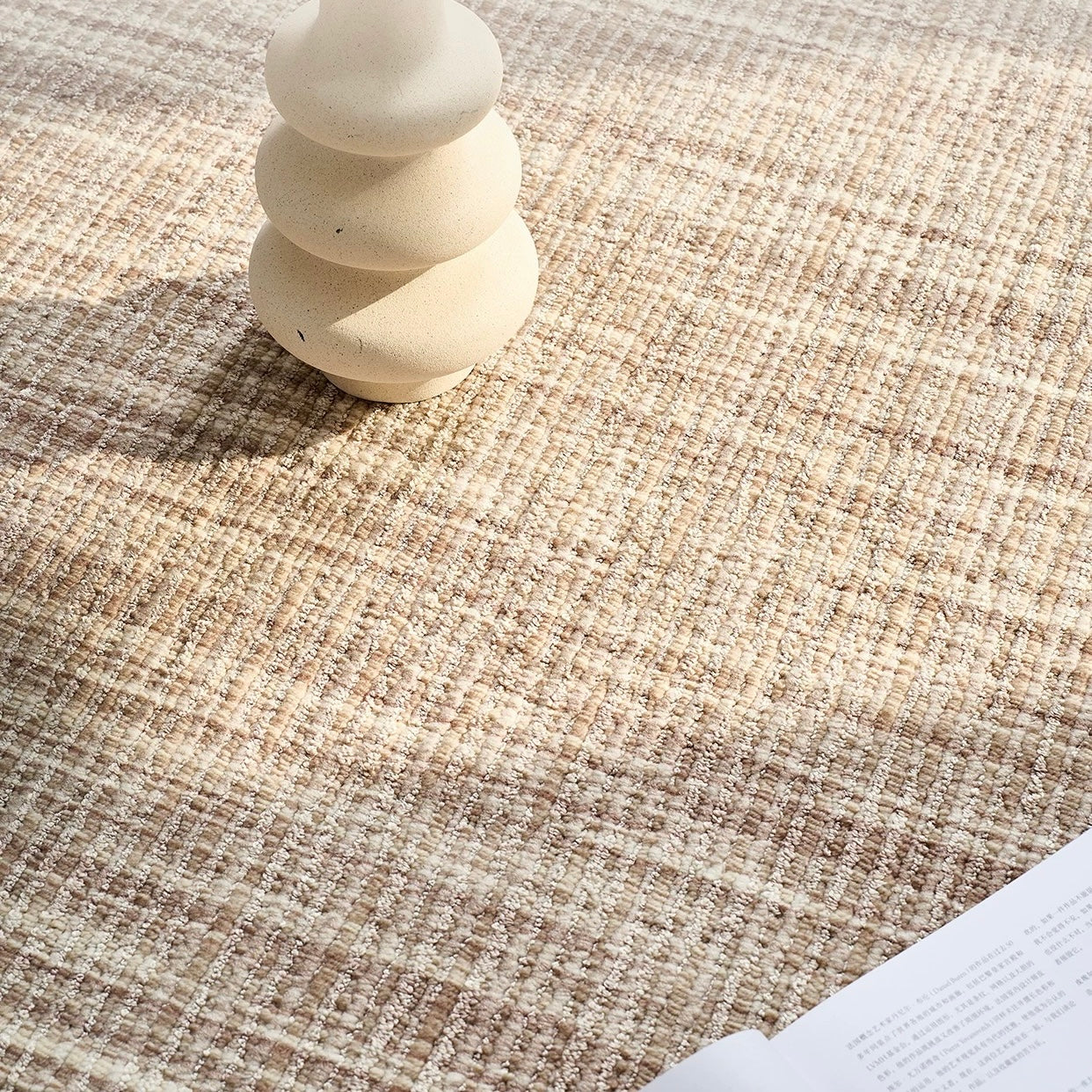 Machine-woven carpet made from pure natural wool! A high-quality product that you can use for a long time (Skin) 