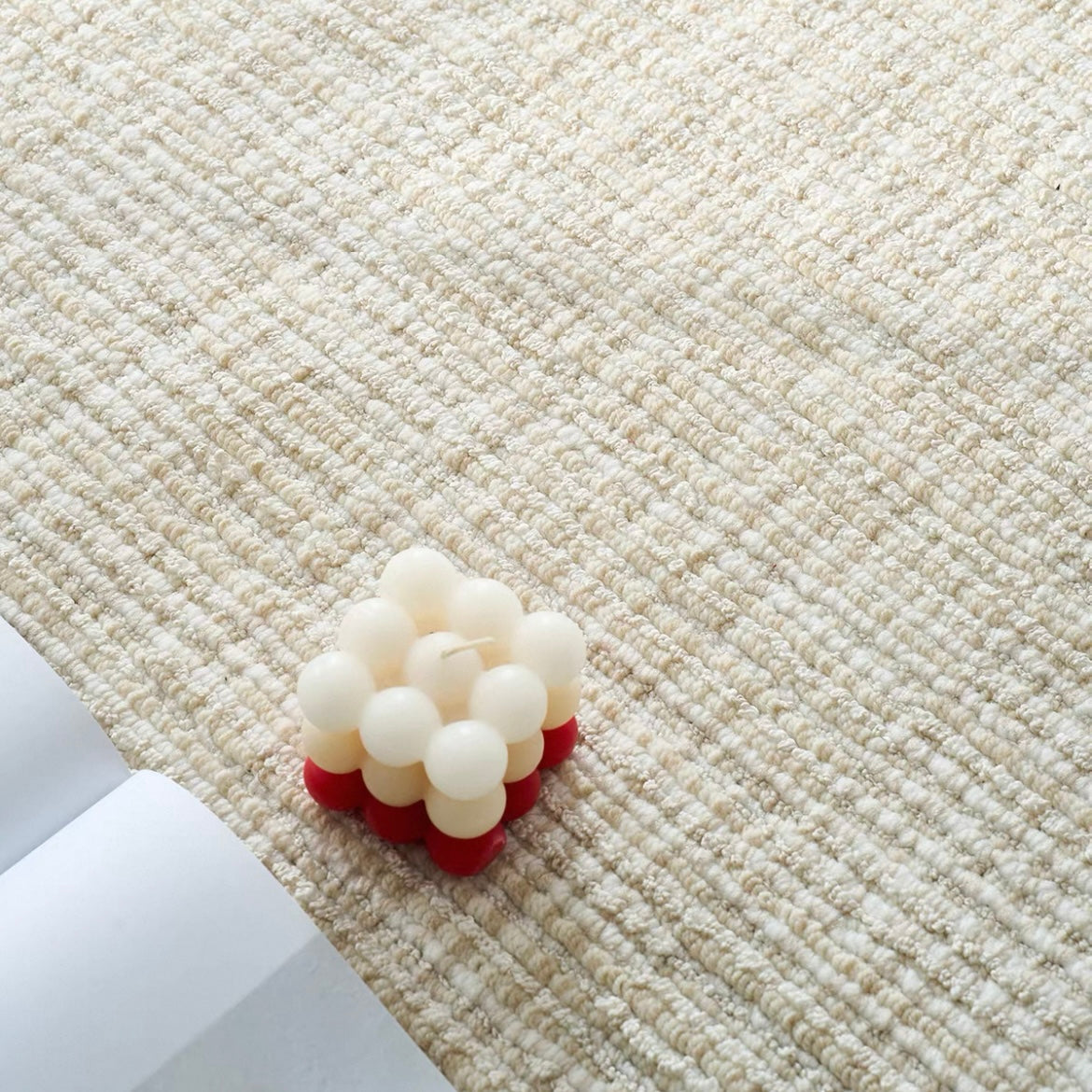 Machine-woven carpet made from pure natural wool! A high-quality product that you can use for a long time (Skin) 