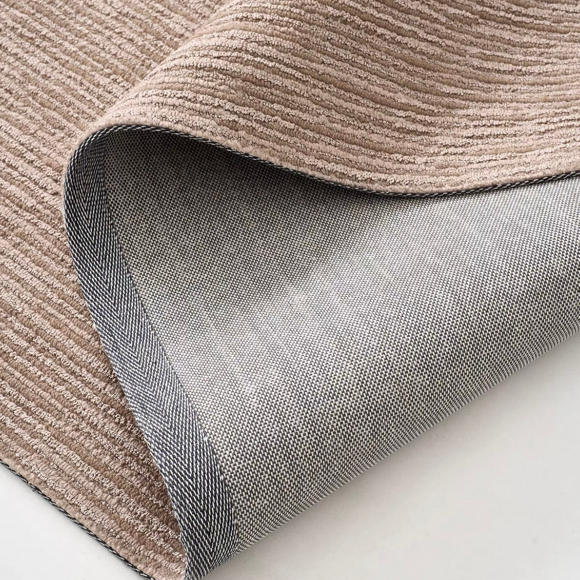 Machine-woven carpet made from pure natural wool! A high-quality product that you can use for a long time (Skin) 